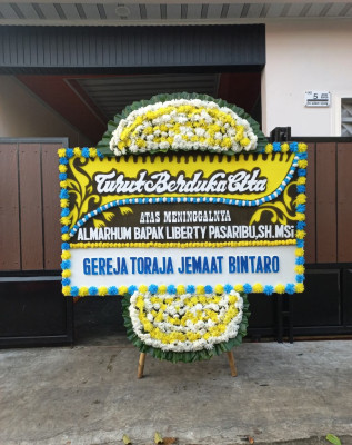 Papan Bunga Duka di Danau Sembuluh
