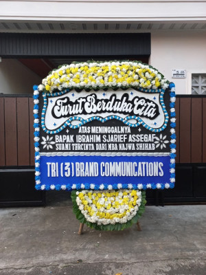Papan Bunga Duka di Danau Sembuluh